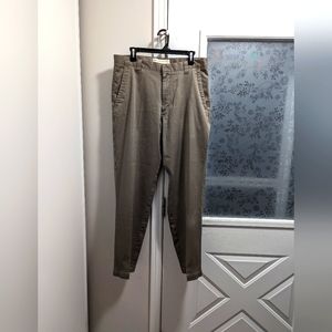 Perry Ellis Cotton Khakis. Size 34 x 32.